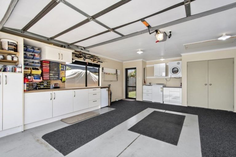 Photo of property in 104 Gravatt Road, Papamoa Beach, Papamoa, 3118