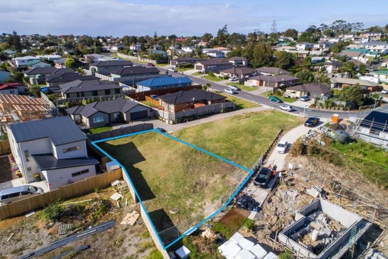 Photo of property in 19 Nirmal Place, Sunnyvale, Auckland, 0612