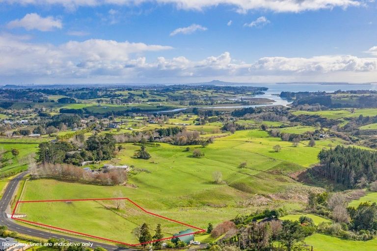 Photo of property in 118 Trig Road, South Head, Helensville, 0874