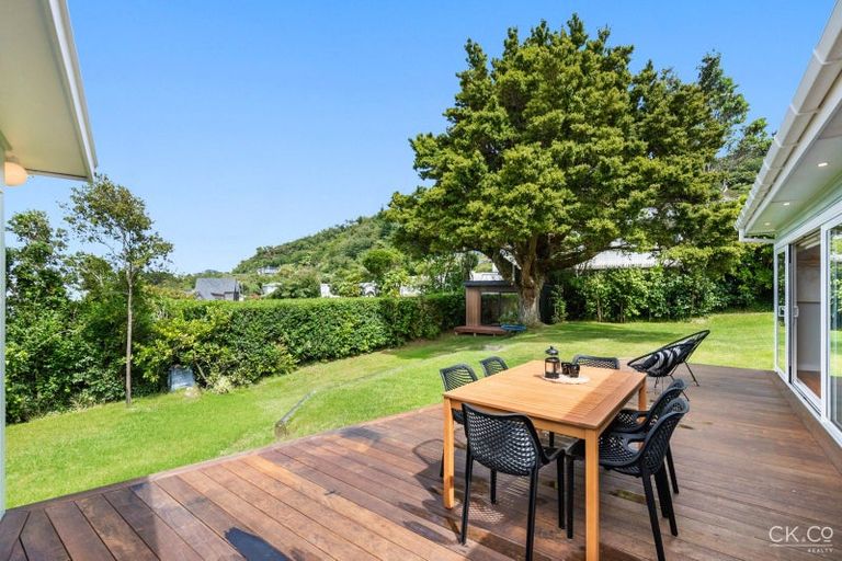 Photo of property in 34 Miromiro Road, Normandale, Lower Hutt, 5010