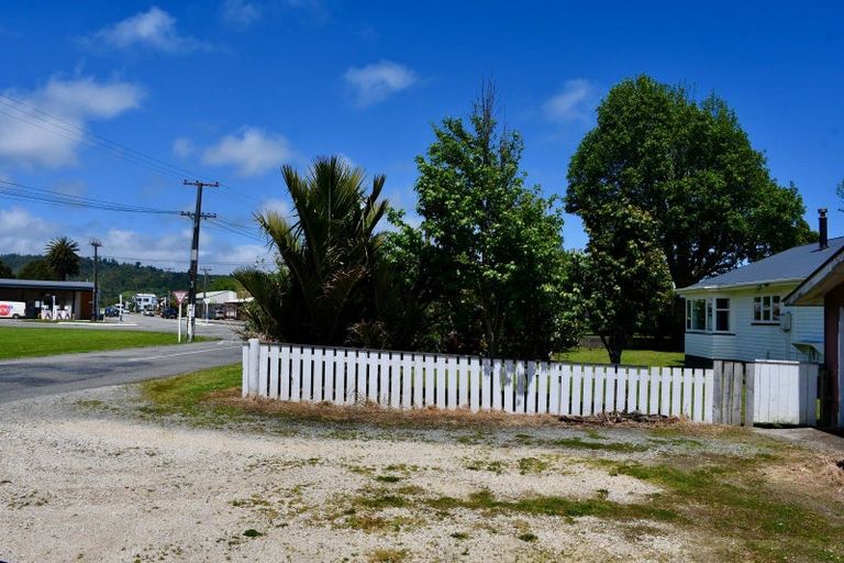 Photo of property in 129 Waverley Street, Karamea, 7893
