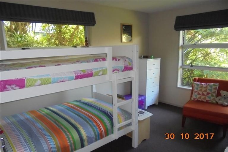 Photo of property in 10 Eastview Grove, Normandale, Lower Hutt, 5010