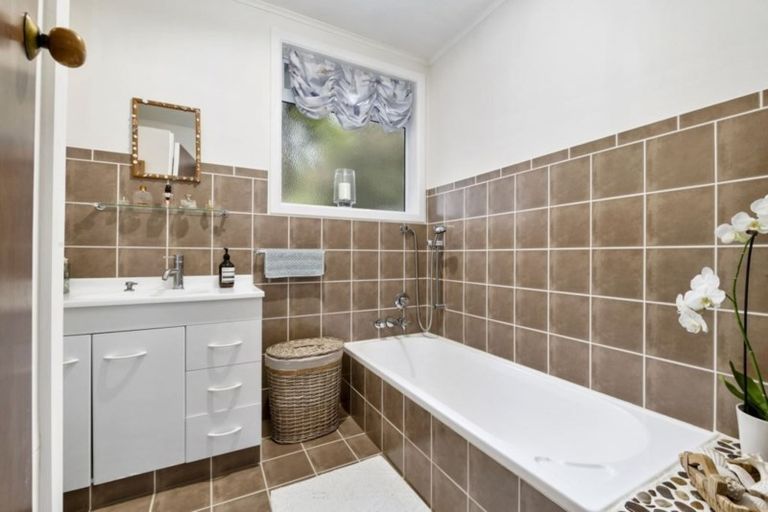 Photo of property in 89 Taylor Terrace, Tawa, Wellington, 5028