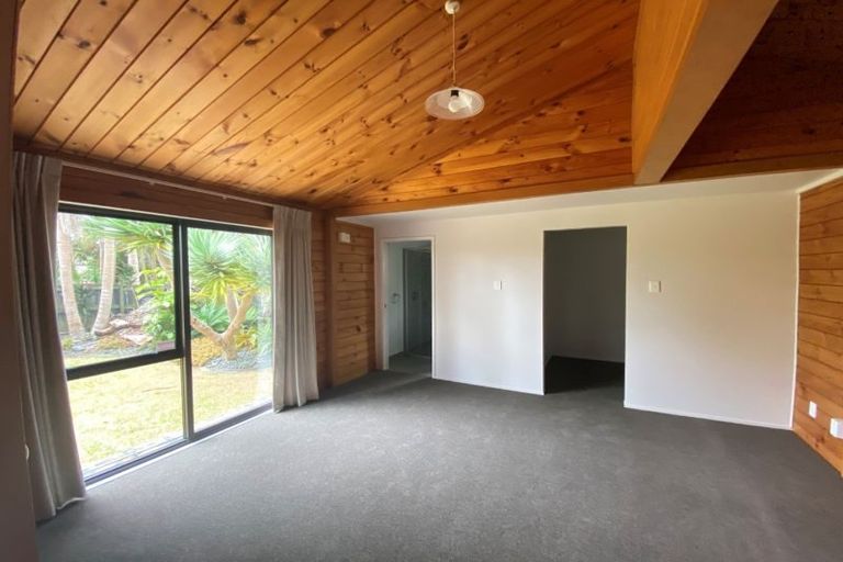 Photo of property in 87 Carnoustie Drive, Wattle Downs, Auckland, 2103