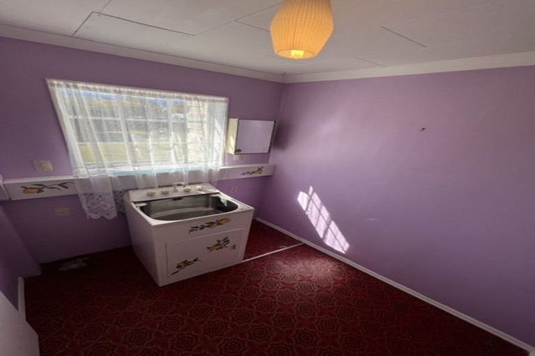 Photo of property in 2 Avon Street, Levin, 5510