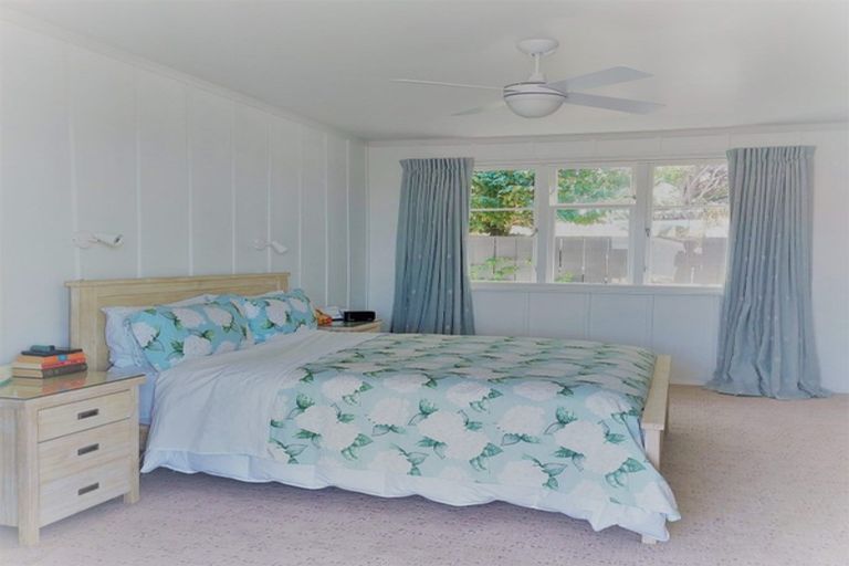 Photo of property in 27 Hona Street, Waikanae Beach, Waikanae, 5036