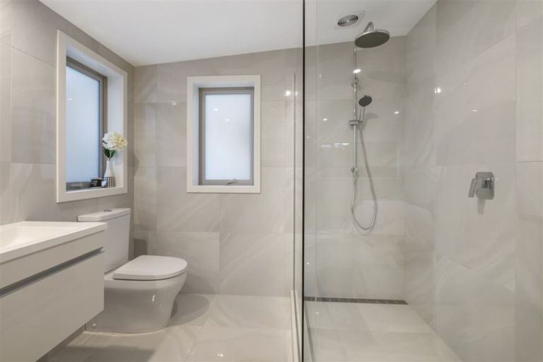 Photo of property in 9a Clematis Avenue, Murrays Bay, Auckland, 0630