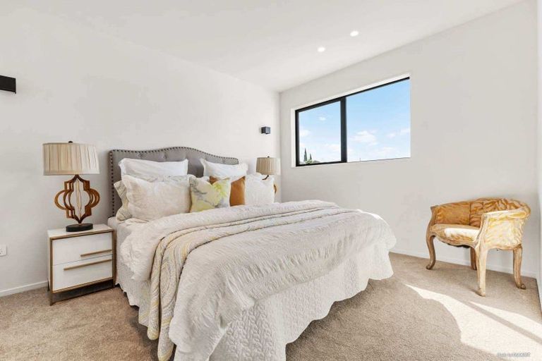 Photo of property in 81b Hattaway Avenue, Bucklands Beach, Auckland, 2012