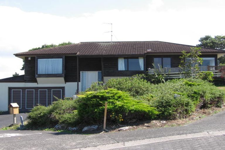 Photo of property in 17 Cairnbrae Court, Northcross, Auckland, 0632