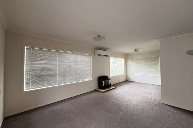 Photo of property in 2/1 Sylvan Park Avenue, Milford, Auckland, 0620