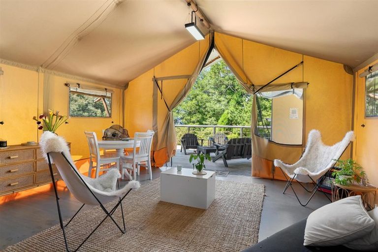 Photo of property in 168 Massey Road, Waipu, 0582