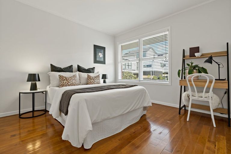 Photo of property in 1/264 Lake Road, Hauraki, Auckland, 0622