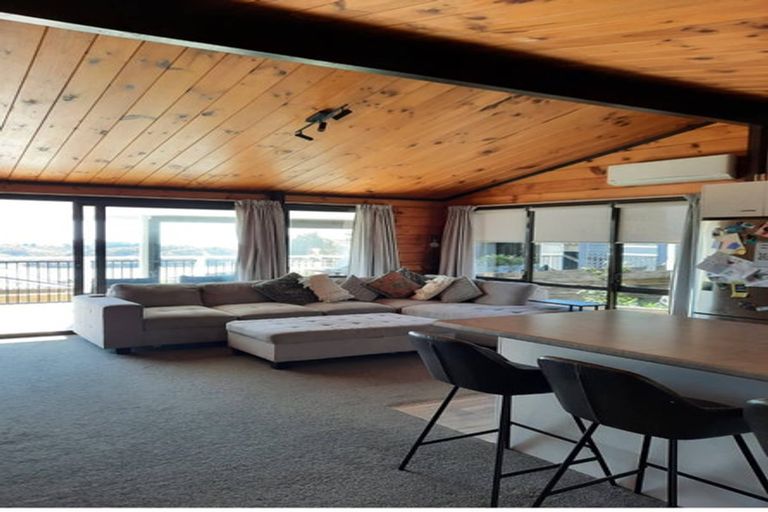 Photo of property in 98 Conclusion Street, Ascot Park, Porirua, 5024