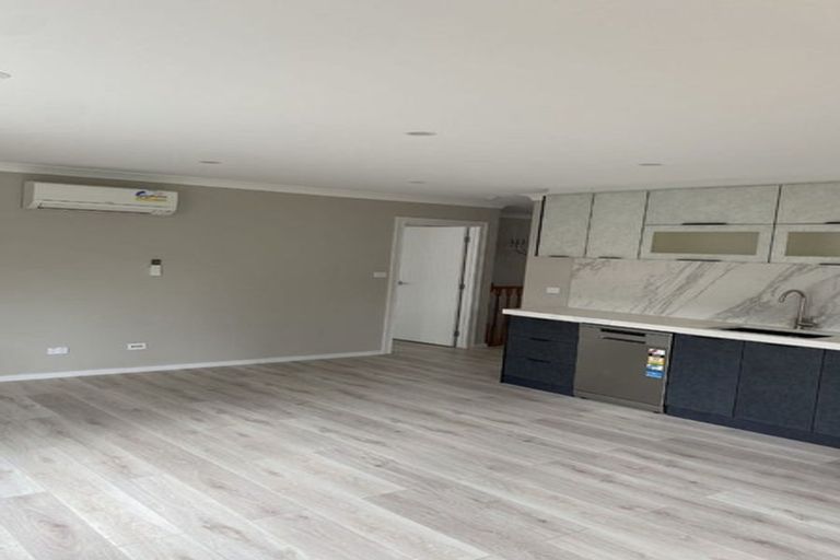 Photo of property in 39b Valley Road, Glenfield, Auckland, 0629