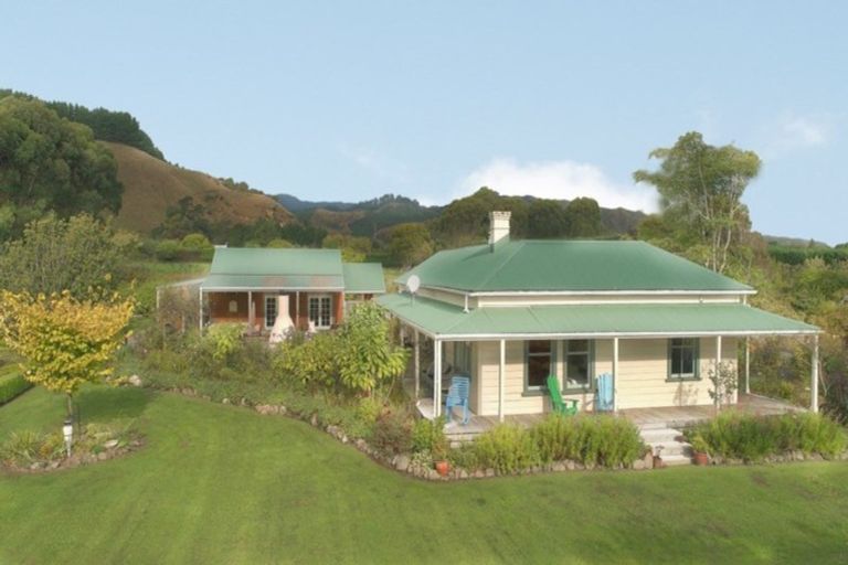 Photo of property in 202 Waitohu Valley Road, Otaki, 5583