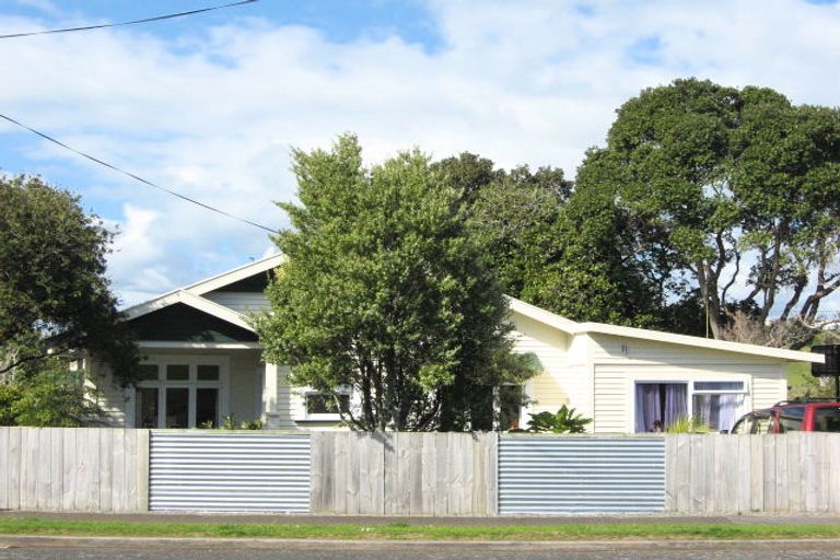 Photo of property in 67 Paynters Avenue, Strandon, New Plymouth, 4312
