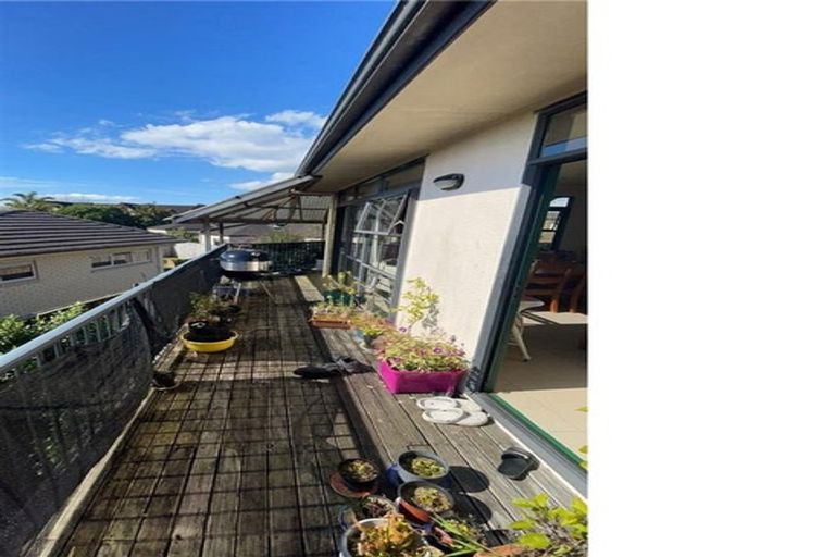 Photo of property in 9 Vinograd Drive, Te Atatu Peninsula, Auckland, 0610