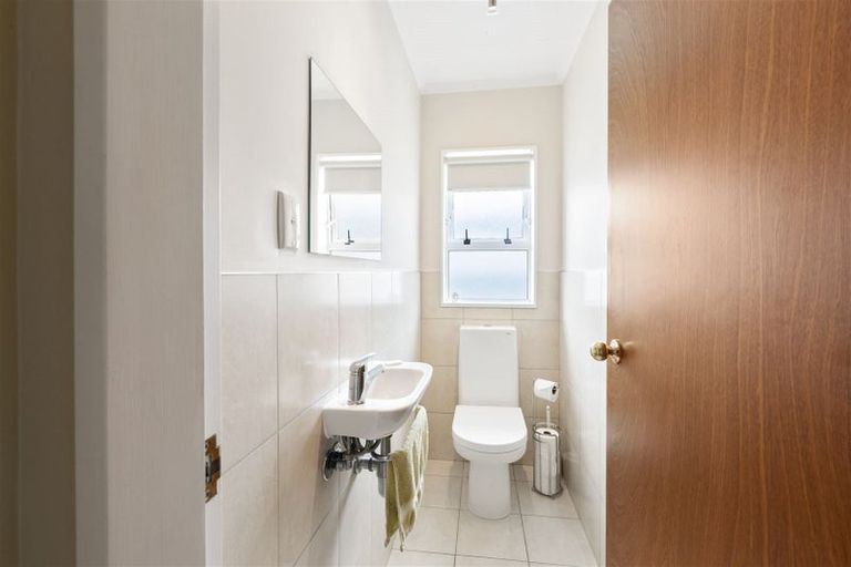 Photo of property in 2 Aitchison Place, Levin, 5510