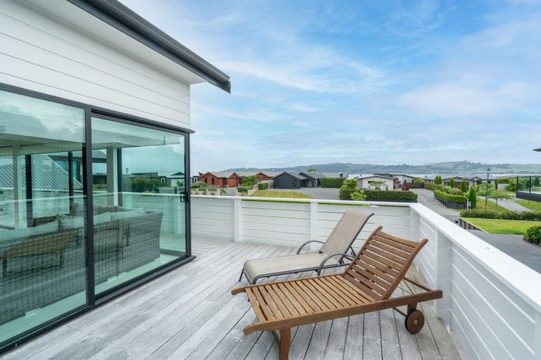Photo of property in 20 Pukenamu Road, Rainbow Point, Taupo, 3330
