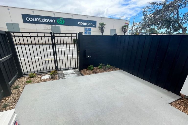 Photo of property in 6/18 New Brighton Road, Shirley, Christchurch, 8061