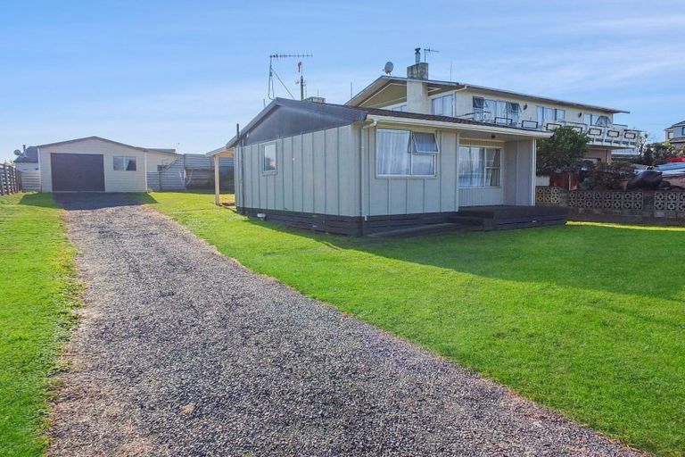 Photo of property in 11 Chaffey Street, Foxton Beach, Foxton, 4815