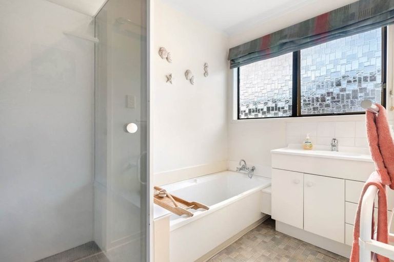 Photo of property in 103 Weatherly Road, Torbay, Auckland, 0630