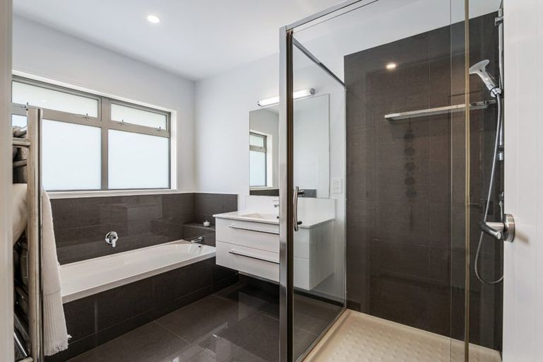 Photo of property in 3 Madden Avenue, Kumeu, 0810