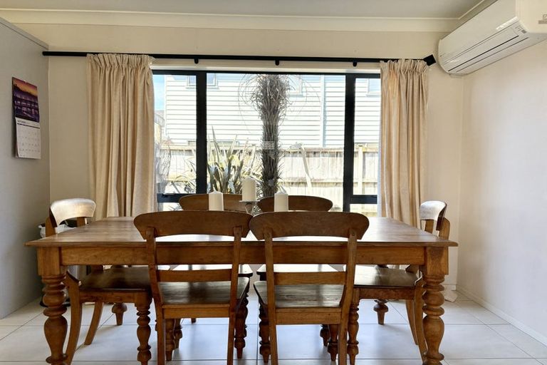 Photo of property in 6 Bellshill Close, Wattle Downs, Auckland, 2103