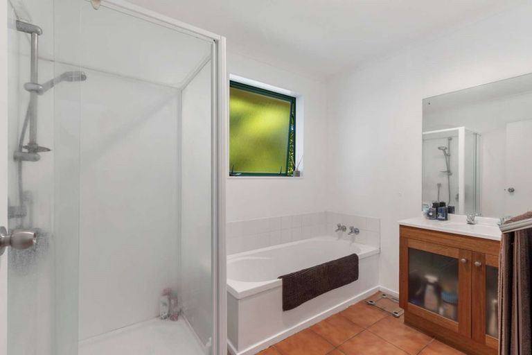 Photo of property in 10 Bella Villa Drive, Waiuku, 2123