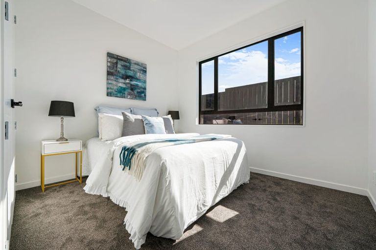 Photo of property in 6 Pineview Drive, Rosehill, Papakura, 2113