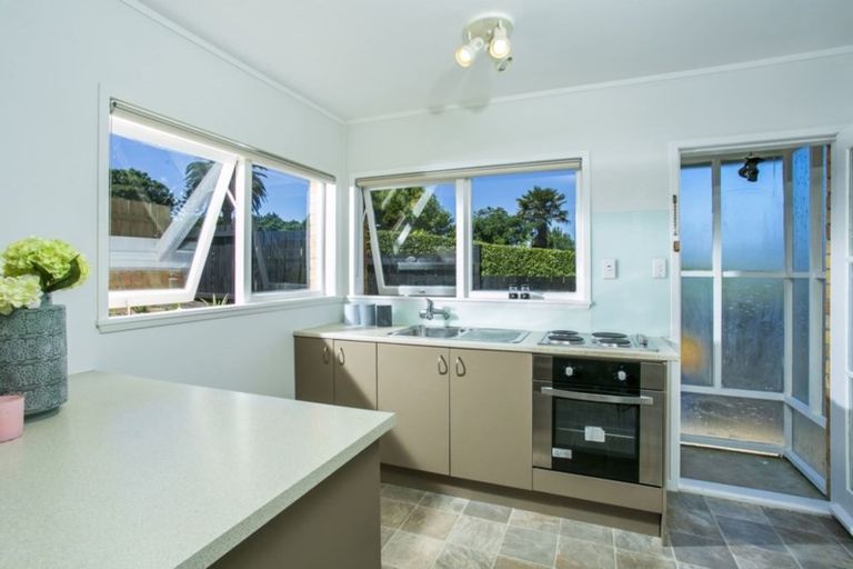 Photo of property in 1/9 Brunton Place, Glenfield, Auckland, 0629