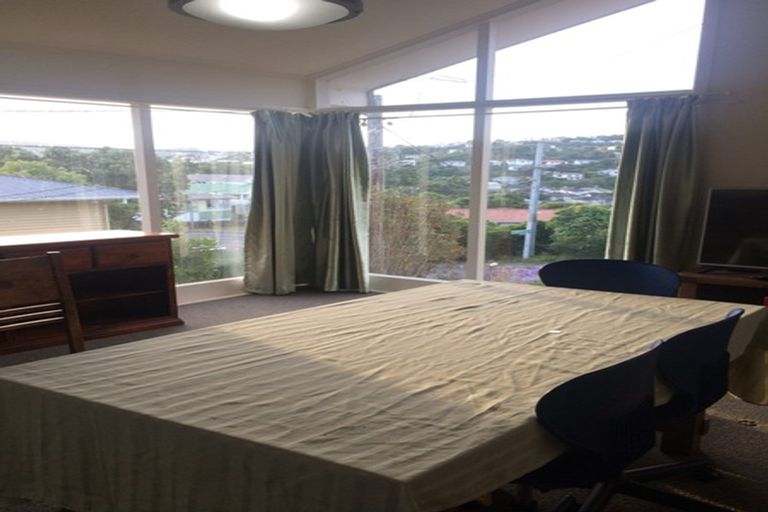 Photo of property in 6 Omega Street, Newlands, Wellington, 6037