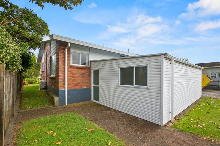 Photo of property in 3/66 Waiwaka Terrace, Strandon, New Plymouth, 4312