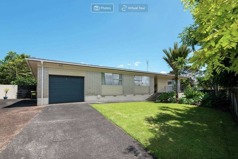 Photo of property in 11 Towra Place, Botany Downs, Auckland, 2010