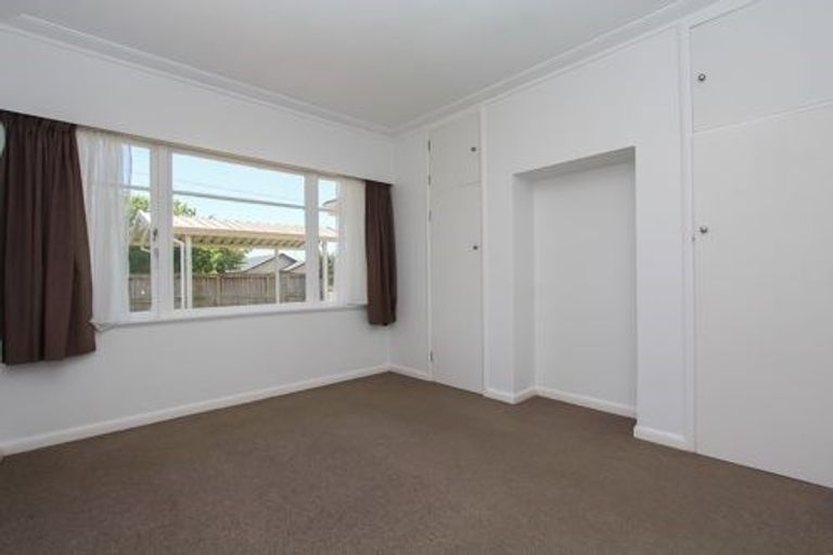 Photo of property in 18 Oxford Street, Fairfield, Hamilton, 3214
