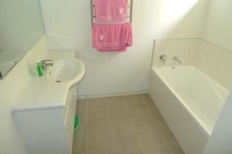 Photo of property in 25 Tamworth Crescent, Newlands, Wellington, 6037