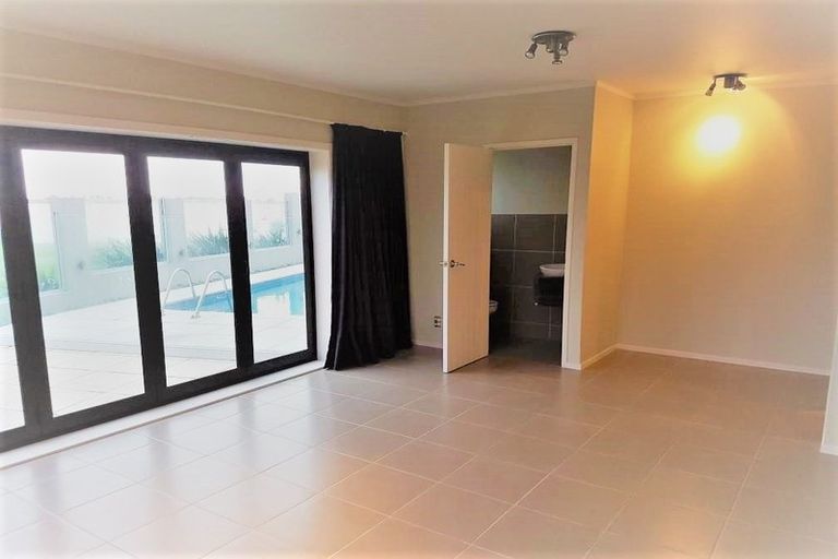 Photo of property in 37 St Annes Crescent, Wattle Downs, Auckland, 2103