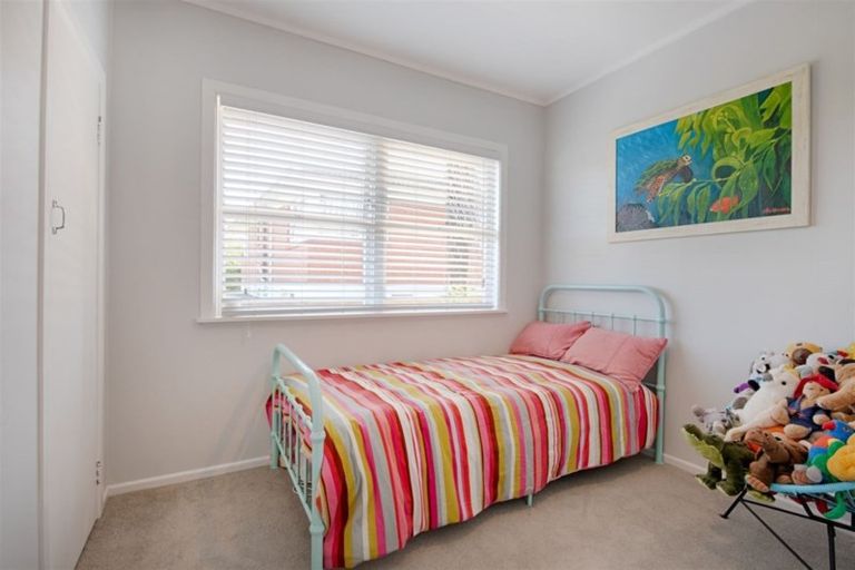 Photo of property in 2/526 Beach Road, Murrays Bay, Auckland, 0630