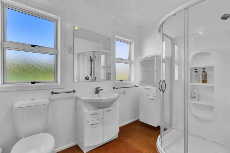 Photo of property in 6 Mace Terrace, Oakura, 4314