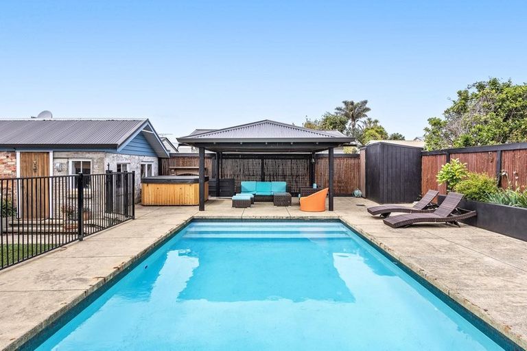 Photo of property in 42 Moa Road, Point Chevalier, Auckland, 1022