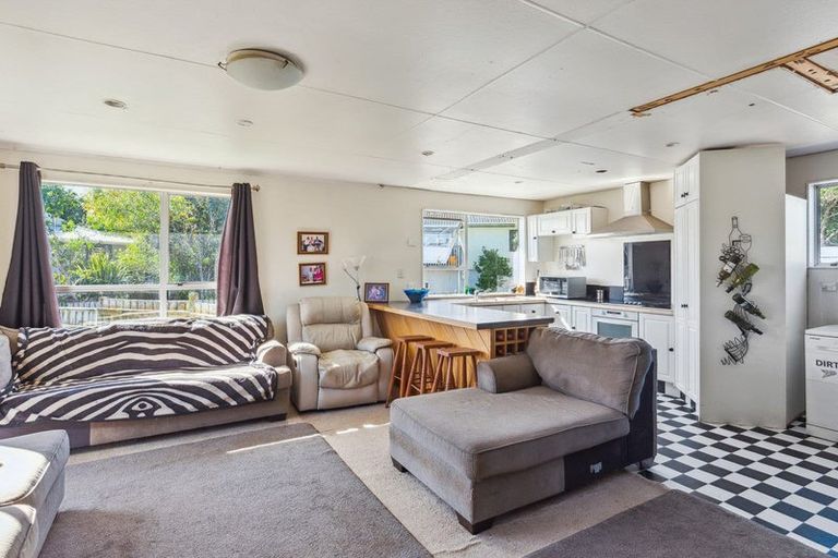 Photo of property in 86 Aorangi Road, Paraparaumu, 5032