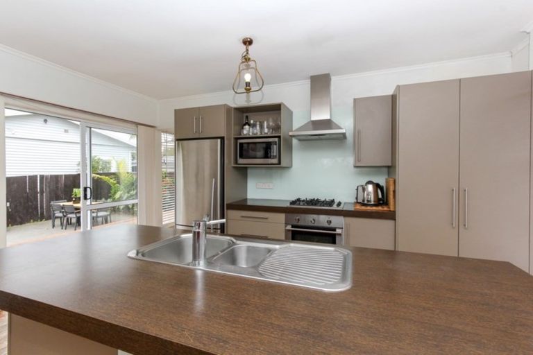 Photo of property in 3 Gordon Street, Glen Avon, New Plymouth, 4312
