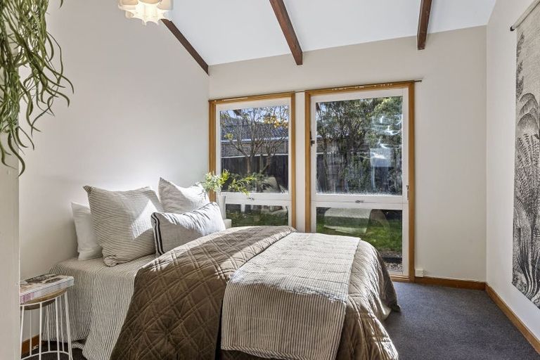 Photo of property in 14 Raekura Place, Redcliffs, Christchurch, 8081