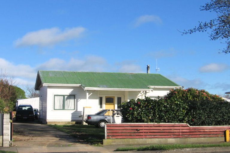 Photo of property in 16 Botanical Road, Takaro, Palmerston North, 4412