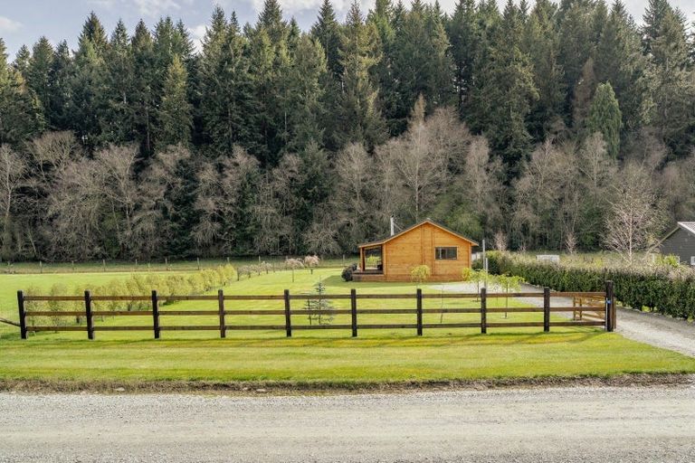 Photo of property in 10 Carlisle Street, Athol, 9793