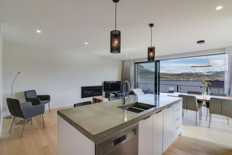 Photo of property in 39 Rannoch Drive, Jacks Point, Queenstown, 9371