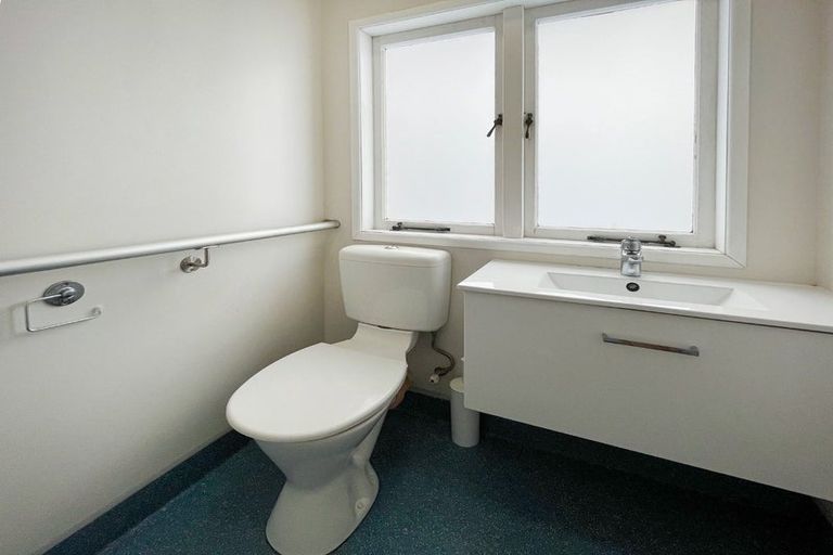 Photo of property in 6 Newington Road, Henderson, Auckland, 0612