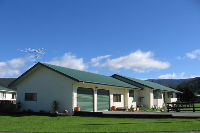 Photo of property in 34-36 Lyon Street, Featherston, 5710