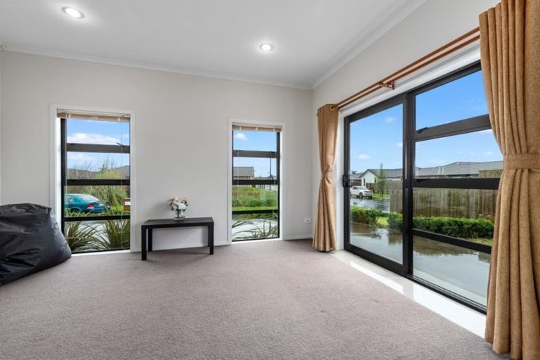 Photo of property in 214 Saint James Drive, Huntington, Hamilton, 3210