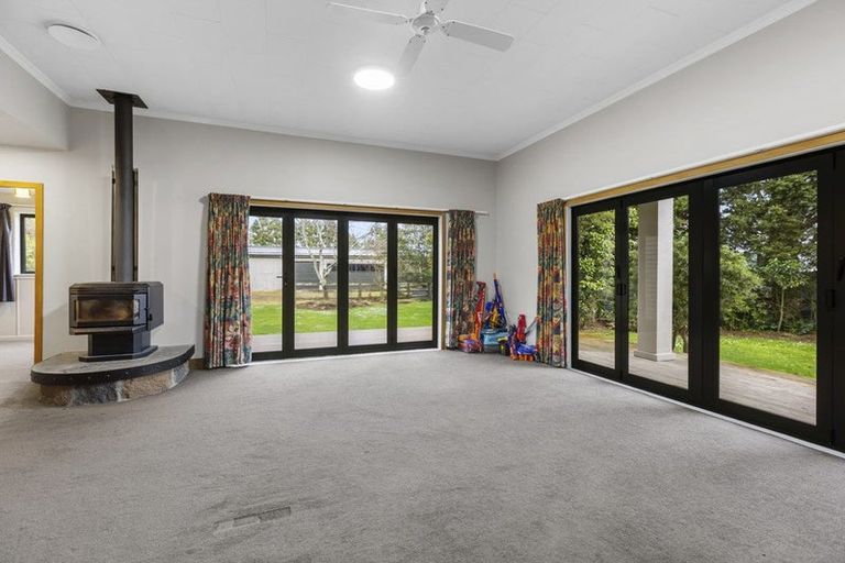 Photo of property in 300 Awai Road, Tarurutangi, New Plymouth, 4372